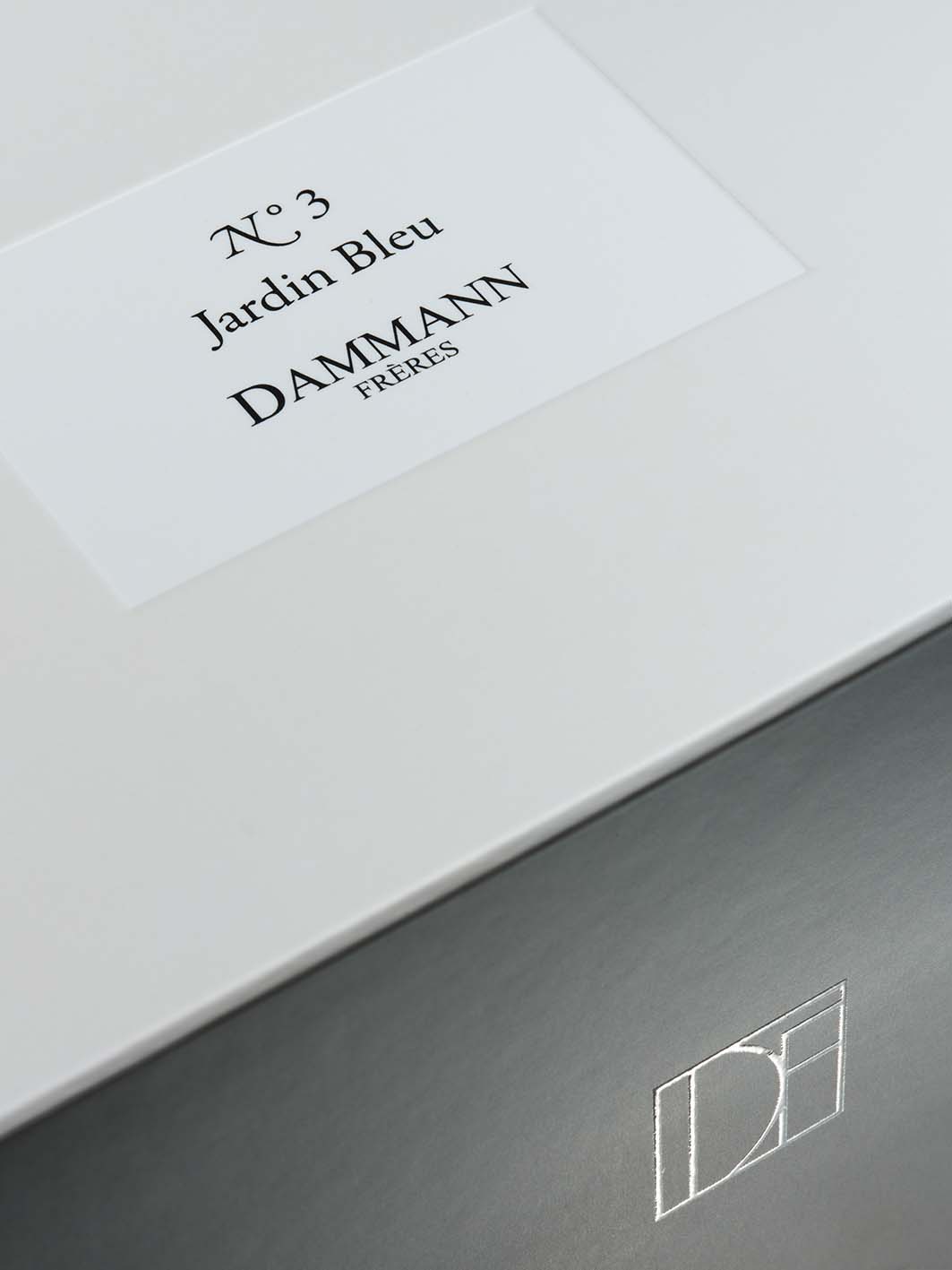 Dammann Dāvanu komplekti Beramās tējas komplekts ar filtru Dammann Jardin Bleu N°3 melnā aromatizēta 40 g