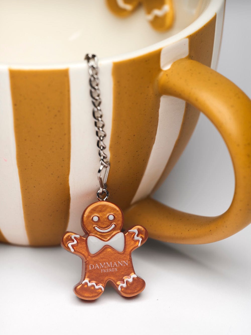 Dammann Dāvanu komplekti Beramās tējas komplekts  ar tējas sietiņu -  Dammann Noël Givré izlase 2 x 40g